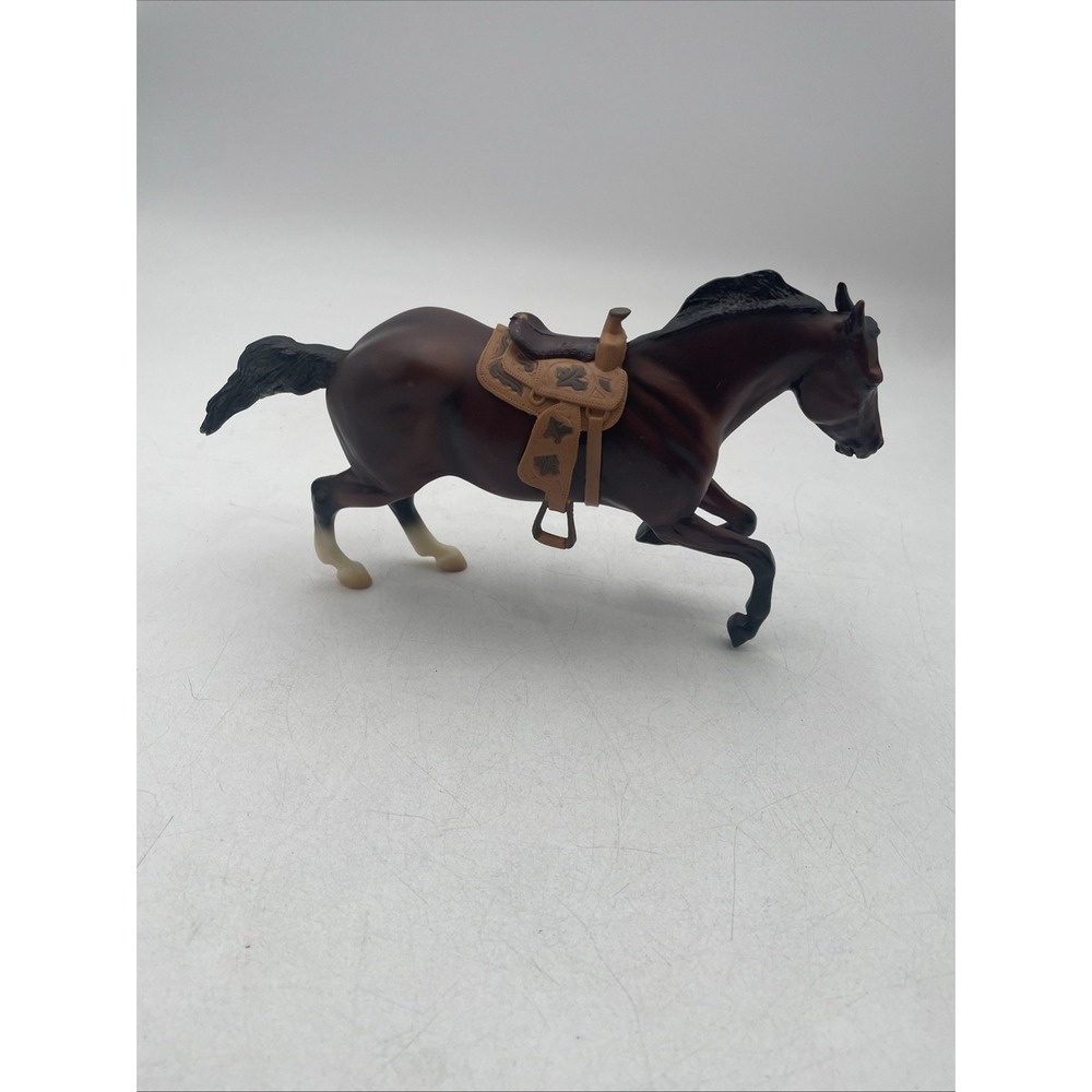 Breyer Reeves Horse Brown White With Western Saddle Leaning - Picture 2 of 7